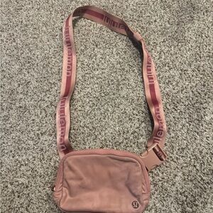 Lululemon everywhere belt bag 1L word mark